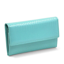 Дамско портмоне от естествена кожа лачено с кроко ефект резедаво