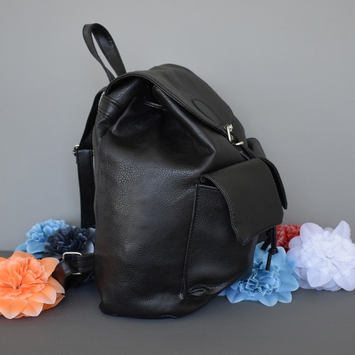 Дамска кожена раница с капак, два предни джоба с магнитно закопчаване