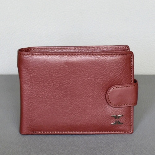 Мъжки портфейл от естествена кожа с много отделения за карти и лични документи