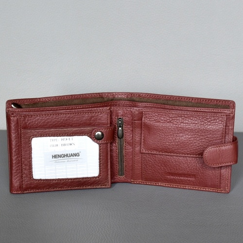 Мъжки портфейл от естествена кожа с много отделения за карти и лични документи