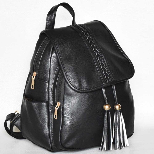 Дамска раница с пискюли и капак с красива плетеница черна