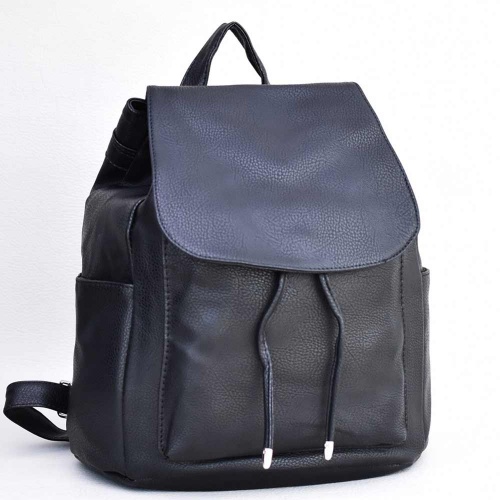 Голяма дамска раница от еко кожа с капак, черна