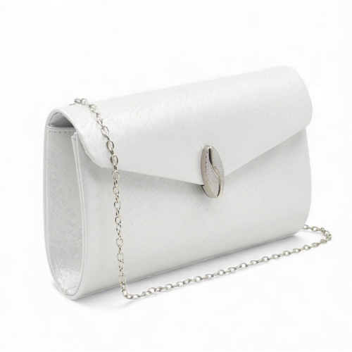 Клъч официална дамска чанта с ефектна катарама сребърен обков топ модел бяла