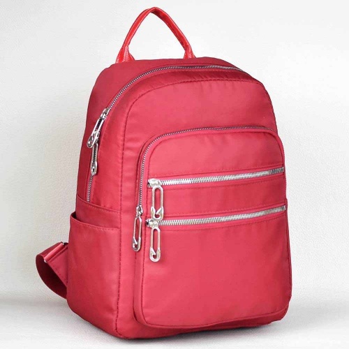 Дамска раница от здрав промазан плат, голяма, с ефектни ципове, тъмно червена