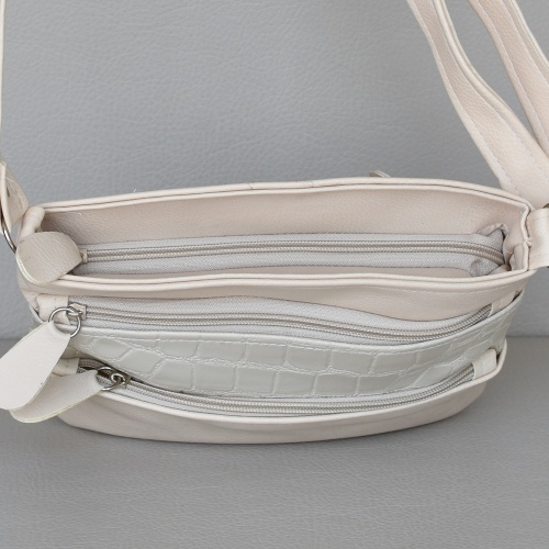 Българска дамска чанта за през рамо малка с три отделни прегради и джоб на гърба