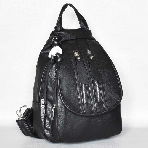 Дамска раница от еко кожа с капак  и висулка стилен модел черна