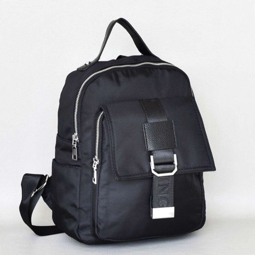 Дамска раница, текстилна, непромокаема, с метални ципове и капак с катарама