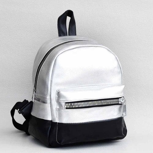Дамска раница от еко кожа, малка, с удобен преден джоб, сребърна
