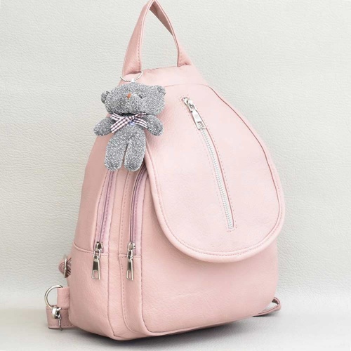 Дамска раница от еко кожа с капак и висулка мече, пудра