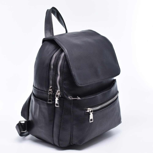 Дамска раница от еко кожа с капак и удобни предни джобчета, черна