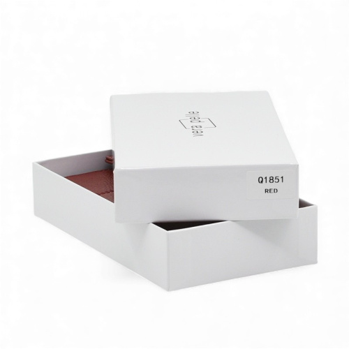 Дамско портмоне от естествена кожа много отделения за карти изчистен модел червено