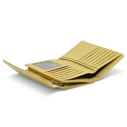 Дамско портмоне от естествена кожа много отделения за карти изчистен модел жълто