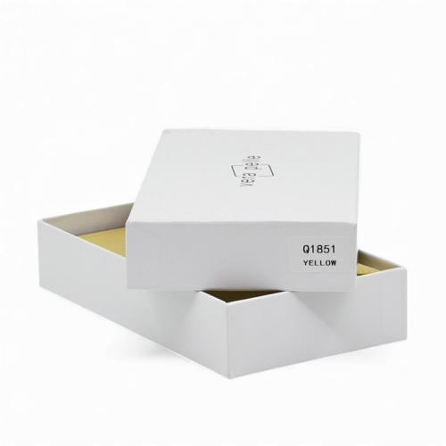 Дамско портмоне от естествена кожа много отделения за карти изчистен модел жълто