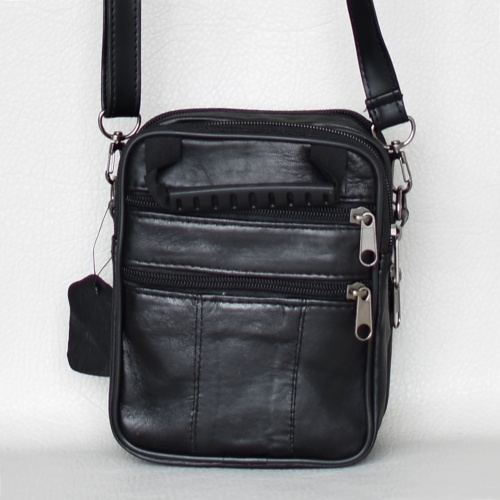 Мъжка чанта от естествена кожа за в ръка и през рамо с много отделения