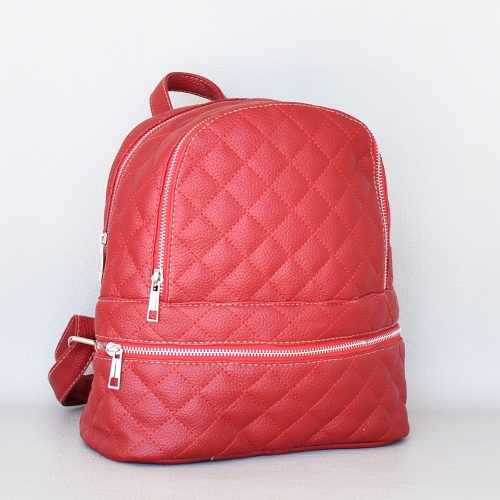 Дамска раница червена на баклавички преден джоб с цип