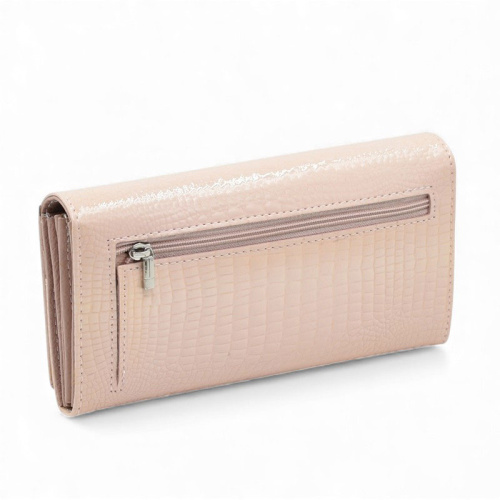 Лачено портмоне от естествена кожа кроко ефект с много отделения светло розово