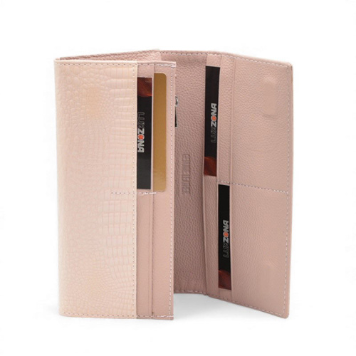 Лачено портмоне от естествена кожа кроко ефект с много отделения светло розово